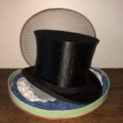 2 old slap hat boxes + 1 slap hat | Mechanical hat Paris