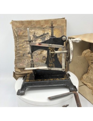 Old little sewing machine toy | S M J FRANCE | Collection