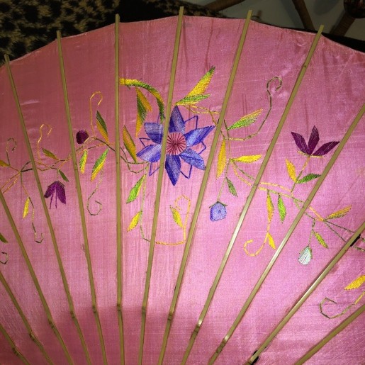 Old Asian parasol | Embroidered silk | Bamboo