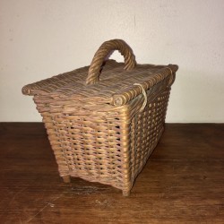 Old small wicker basket | Dinette or doll basket | Old toy
