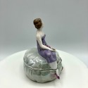 Ancienne boîte à bijoux en porcelaine femme assise | Boîte à bijoux vintage