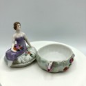 Ancienne boîte à bijoux en porcelaine femme assise | Boîte à bijoux vintage