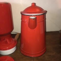 Old set in red enamelled sheet | 11- Piece | Vintage