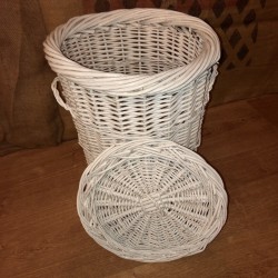 Small white basket with lid for children's room or bathroom | wicker