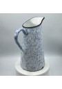 Ancien broc en tôle émaillée | Marbré blanc et bleu