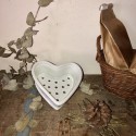 Faisselle en porcelaine blanche en forme de coeur