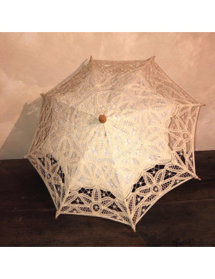 Ancienne ombrelle  en dentelle pour enfant ou de grande poupée