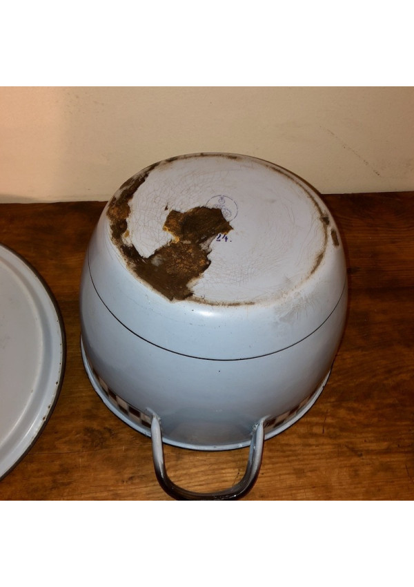 2 ANCIENNES CASSEROLES EMAILLEES LUSTUCRU ROUGE ET BLANCHE