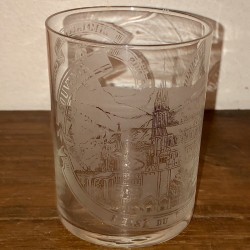 Ancien verre souvenir de N. D. de Lourdes avec son étui d'origine
