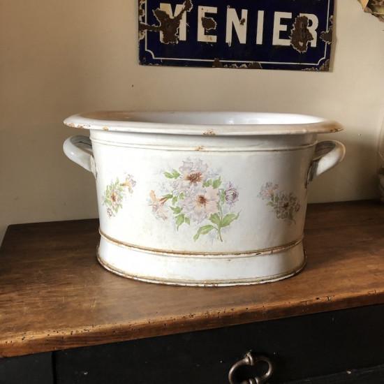 Old basin in enamelled sheet metal with floral decoration | Enamel toilet bowl