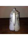 Ancienne cafetière en tôle émaillée blanche à décor floral en relièf