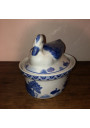 Terrine vintage bleue et blanche en porcelaine en forme de canard