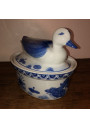 Terrine vintage bleue et blanche en porcelaine en forme de canard