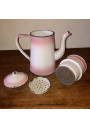 Ancienne cafetière en tôle émaillée rose et blanche