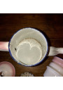 Ancienne cafetière en tôle émaillée rose et blanche