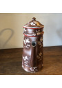 Ancienne cafetière en tôle émaillée marron | Décor floral blanc pochoir