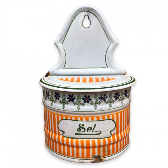 Old salt box BB 13793 | Orange stripes and blueberry garland