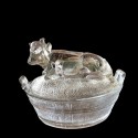Ancien beurrier en verre représentant une vache sur le couvercle