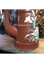 Ancienne cafetière en tôle émaillée marron décor floral en relief
