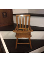 Jouet vintage petite chaise haute de poupée