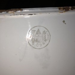 Old matchbox in white enamelled sheet metal G.O.