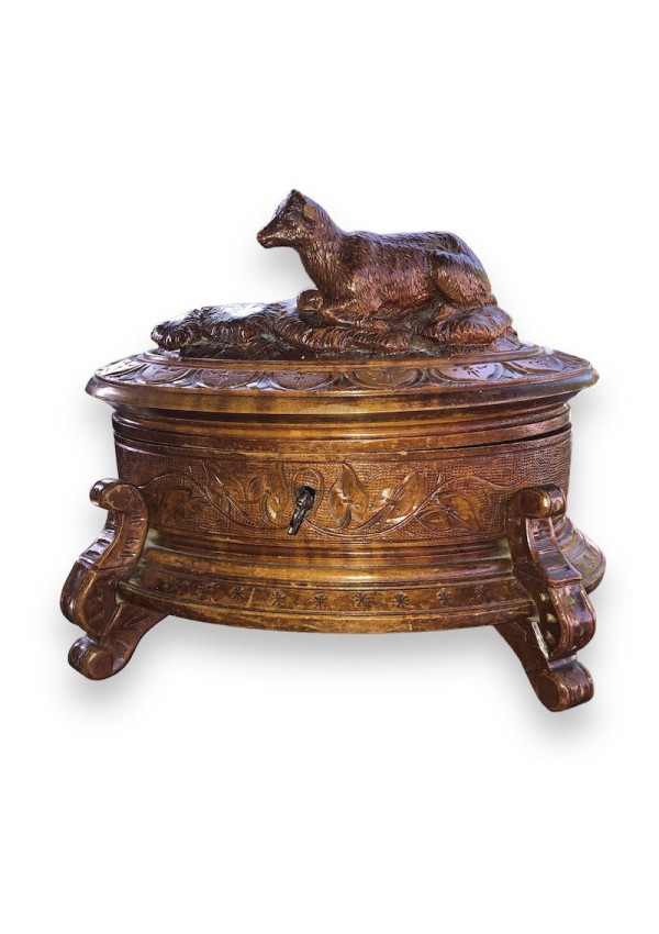 Antique jewelry box in carved wood Black Forest work