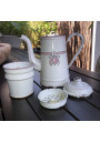 Ancienne cafetière en tôle émaillée blanche et rose