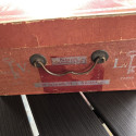 Old red box REPRISER LUSTRÉ A LA CLE L.V. PARIS
