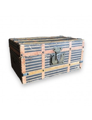 Old wooden trunk L.P the key for doll