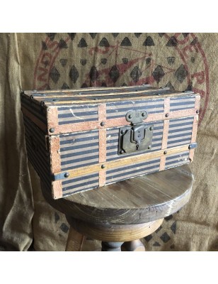 Old wooden trunk L.P the key for doll