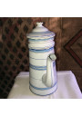 Ancienne cafetière en tôle émaillée à rayures bleues et dorées