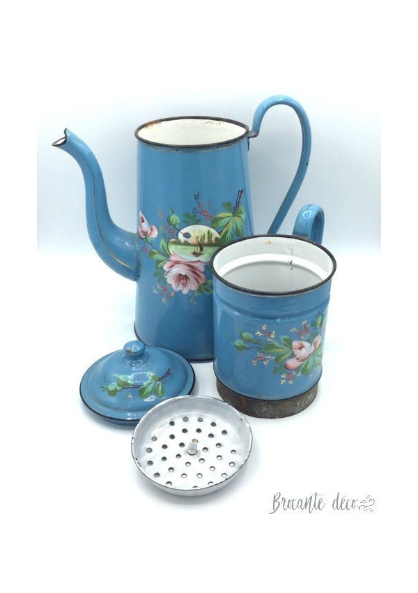 Grande cafetière émaillée bleue à décor de bateau et de roses