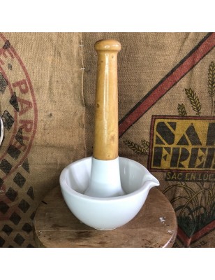 Ancien mortier et son pilon en bois et porcelaine