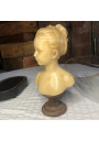 Ancien buste en cire "Louise Brongniart" sous globe de marié d'après Jean Antoine Houdon