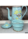 Ancienne cafetière en tole émaillée décor oiseau et cerises
