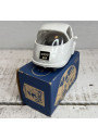 Ancienne petite voiture ISETTA VELAM dans sa boîte