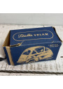 Ancienne petite voiture ISETTA VELAM dans sa boîte
