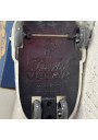 Ancienne petite voiture ISETTA VELAM dans sa boîte