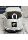 Ancienne petite voiture ISETTA VELAM dans sa boîte