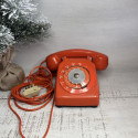 Téléphone vintage orange à cadran SOCOTEL S63