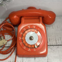 Téléphone vintage orange à cadran SOCOTEL S63