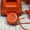 Téléphone vintage orange à cadran SOCOTEL S63