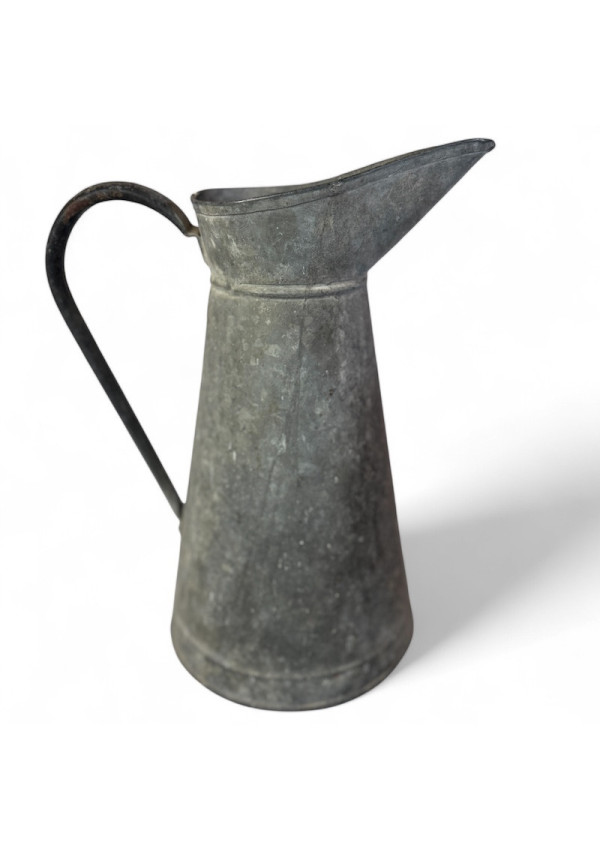 Ancien grand broc en métal galvanisé