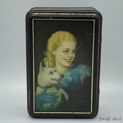 Old lithographed sheet metal box | Mat decoration | woman and dog