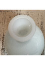 2 Anciens flacons en opaline blanche - Élégance et charme vintage
