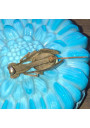 Ancienne broche cigale à cabochon en pierre verte