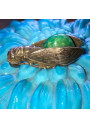 Ancienne broche cigale à cabochon en pierre verte