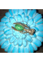 Ancienne broche cigale à cabochon en pierre verte
