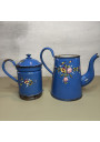 Ancienne Cafetière en Tôle Émaillée Bleue – Décor Floral en Relief ☕🌸