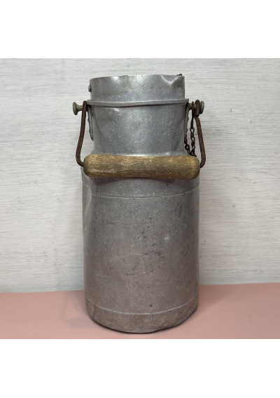 Ancien pot à lait en aluminium marqué HL 🥛
